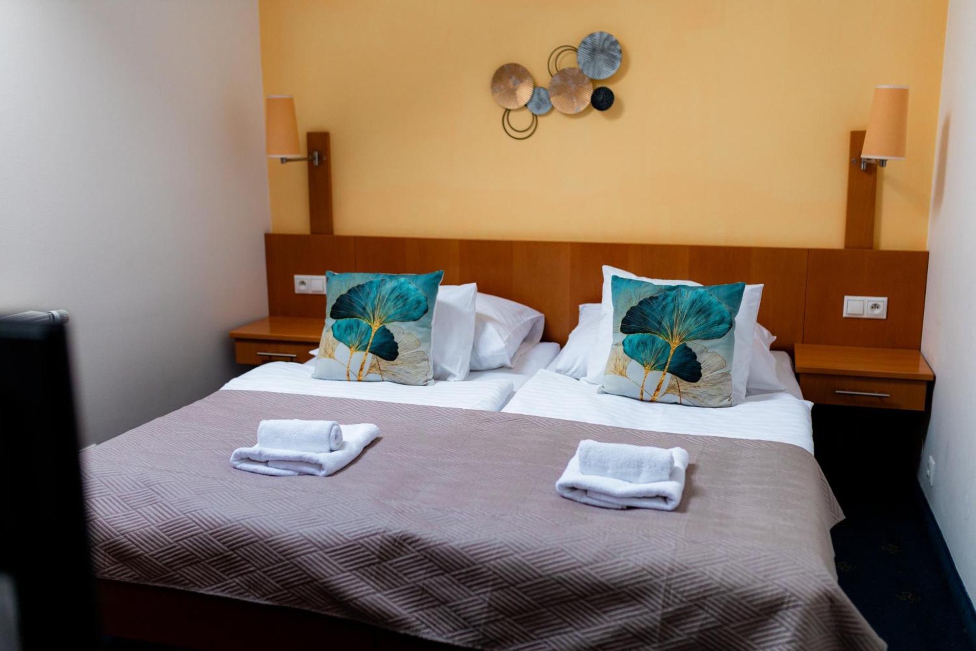 Hotel Apollon Літомержице Екстер'єр фото