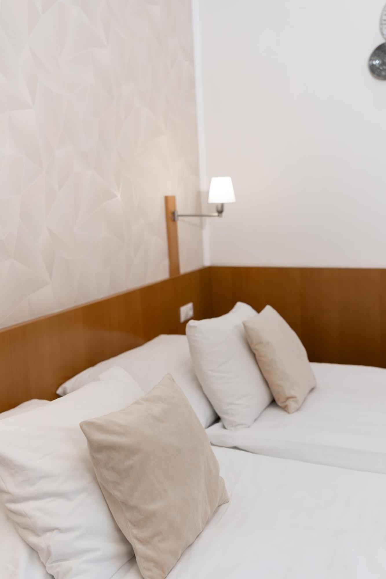 Hotel Apollon Літомержице Екстер'єр фото